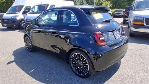 2024 FIAT 500e Base