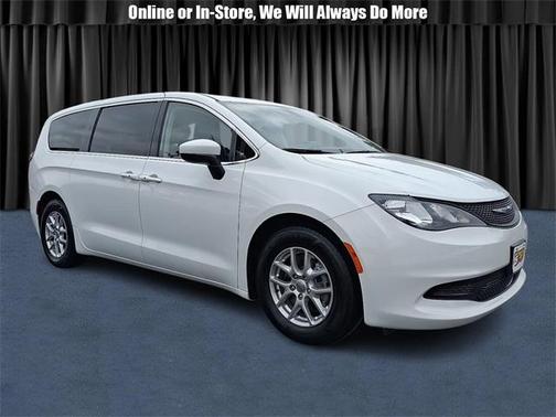 2022 Chrysler Voyager LX