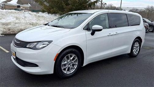 2022 Chrysler Voyager LX