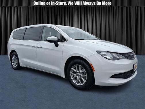 2022 Chrysler Voyager LX