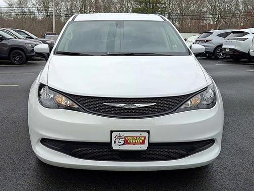 2022 Chrysler Voyager LX