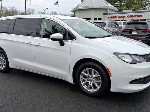 2022 Chrysler Voyager LX