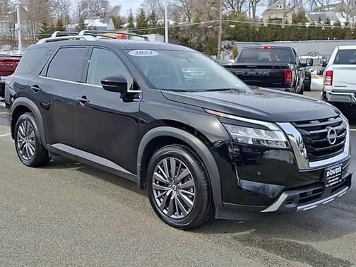 2024 Nissan Pathfinder SL