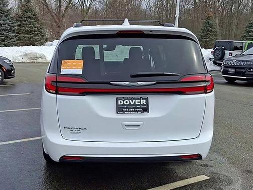 2022 Chrysler Pacifica Touring-L