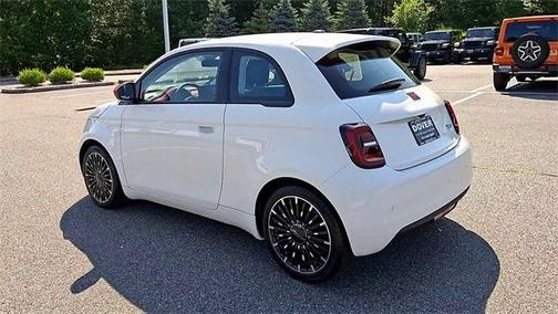 2024 FIAT 500e Base