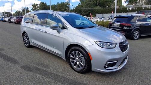 2024 Chrysler Pacifica Hybrid Pinnacle