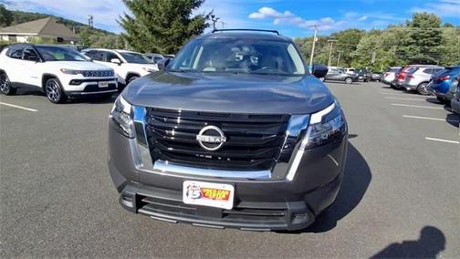 2022 Nissan Pathfinder SV