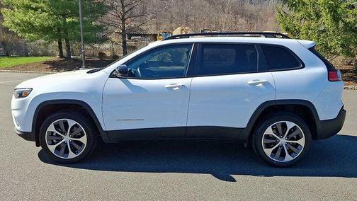 Bright White Clearcoat 2022 Jeep Cherokee Limited