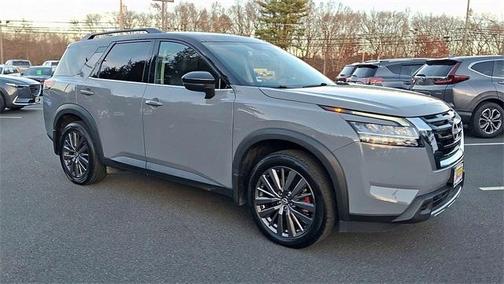 2024 Nissan Pathfinder SL