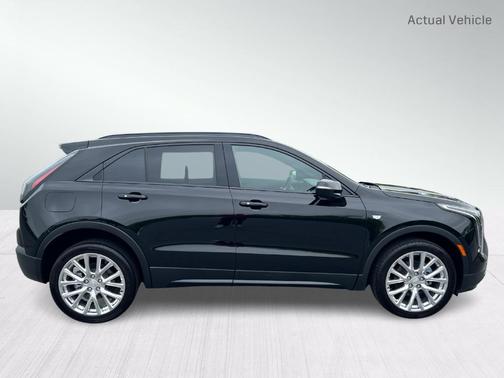 Photo 5 of 32 of 2022 Cadillac XT4 Sport
