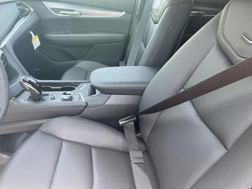 2025 Cadillac XT6 Luxury AWD