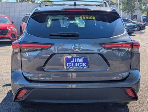 2022 Toyota Highlander LE