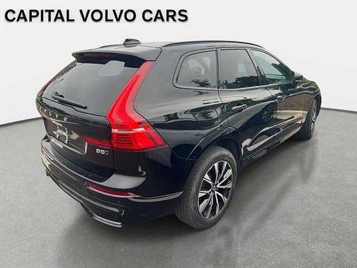 Onyx Black 2025 Volvo XC60 Core
