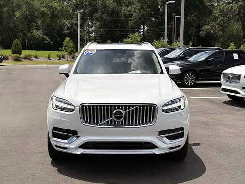 Crystal White 2024 Volvo XC90 Plus