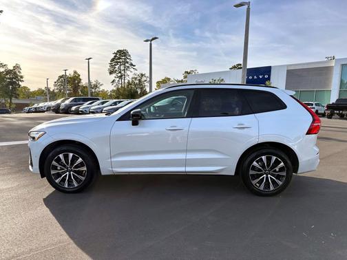 2025 Volvo XC60 B5 Plus