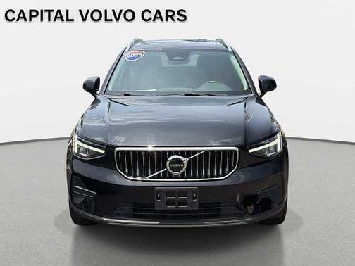 Onyx Black 2025 Volvo XC40 Core