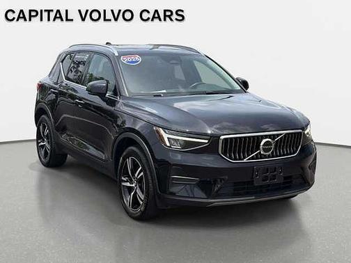 Onyx Black 2025 Volvo XC40 Core