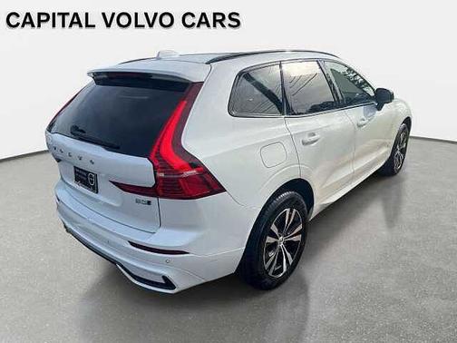 Crystal White 2025 Volvo XC60 Core