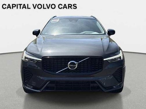 Platinum Grey 2025 Volvo XC60 Plus