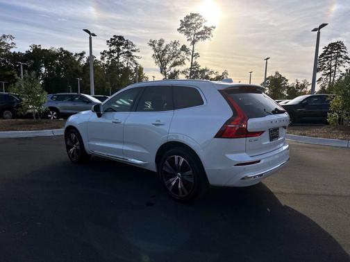 2023 Volvo XC60 B5 FWD Plus Bright