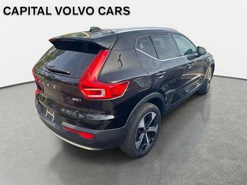 Onyx Black 2025 Volvo XC40 Core