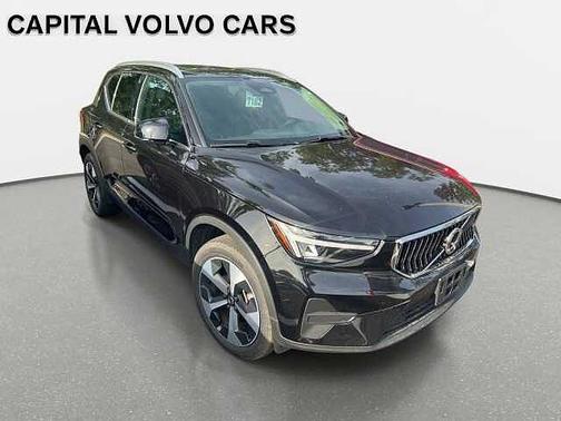 Onyx Black 2025 Volvo XC40 Core