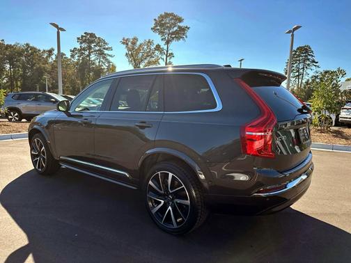 2023 Volvo XC90 B5 AWD Plus