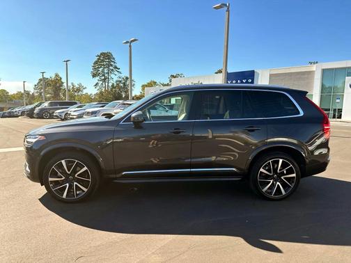 2023 Volvo XC90 B5 AWD Plus