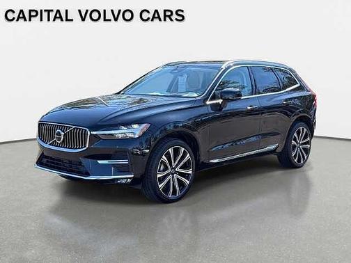 2023 Volvo XC60 B5 FWD Ultimate Bright