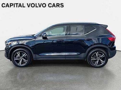 2025 Volvo XC40 Core