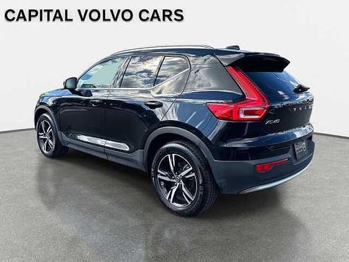 2025 Volvo XC40 Core