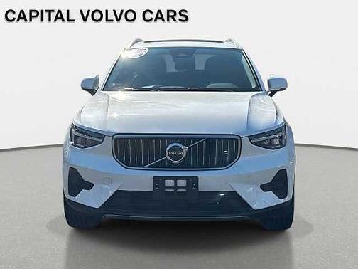 2025 Volvo XC40 Core