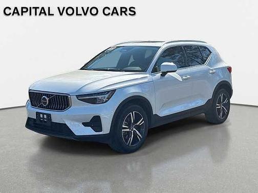 2025 Volvo XC40 Core