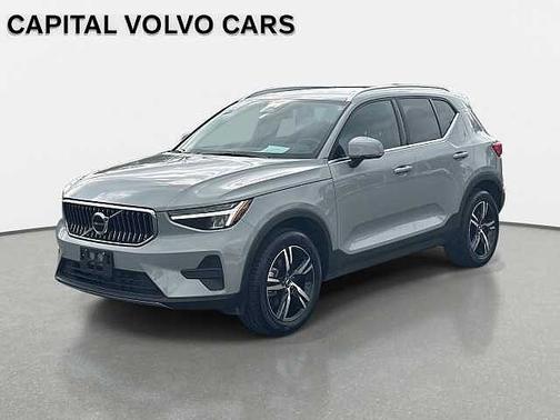 2025 Volvo XC40 Core