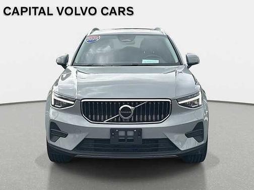 2025 Volvo XC40 Core