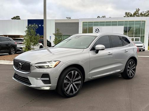 2023 Volvo XC60 B5 FWD Ultimate Bright