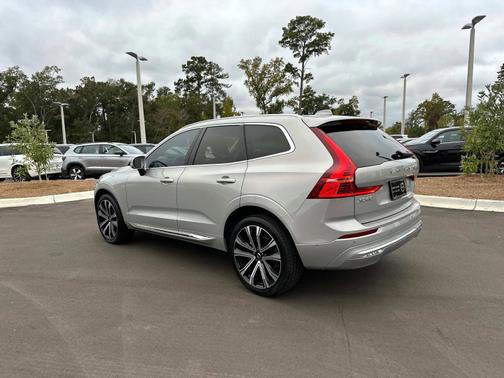 2023 Volvo XC60 B5 FWD Ultimate Bright
