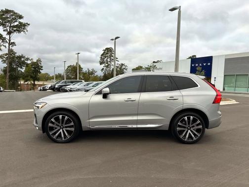 2023 Volvo XC60 B5 FWD Ultimate Bright