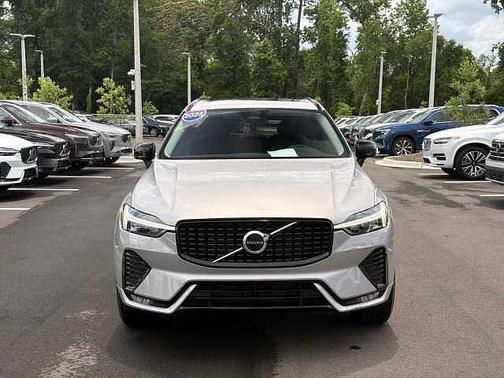 Silver Dawn 2025 Volvo XC60 Core