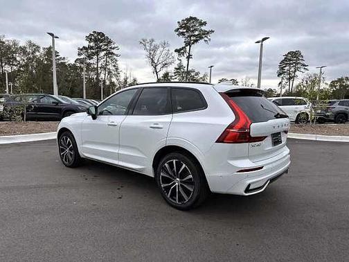 2025 Volvo XC60 Plus