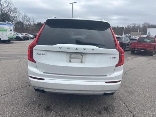 2018 Volvo XC90 T6 Momentum