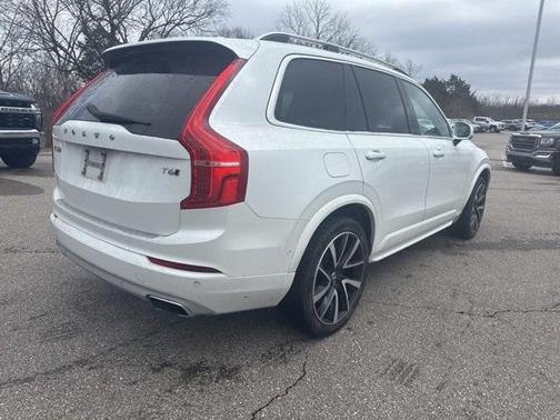 2018 Volvo XC90 T6 Momentum