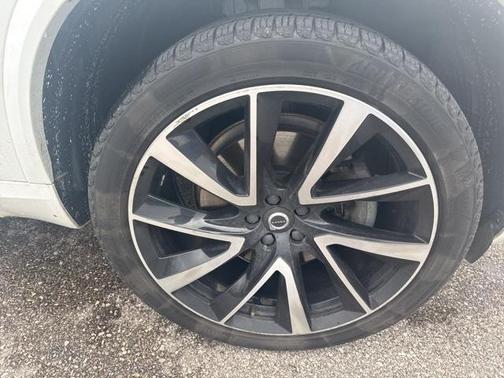 2018 Volvo XC90 T6 Momentum