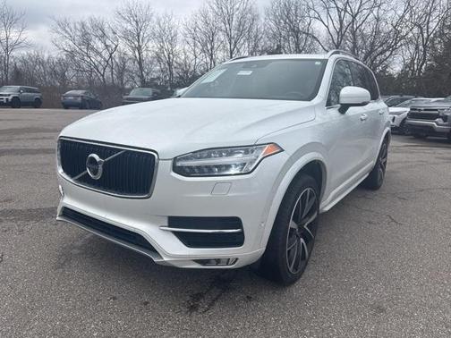 2018 Volvo XC90 T6 Momentum