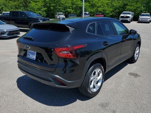 Mosaic Black Metallic 2024 Chevrolet Trax LS