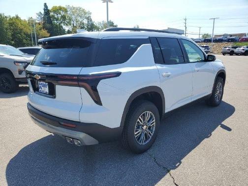 Polar White 2027 Chevrolet Traverse LT