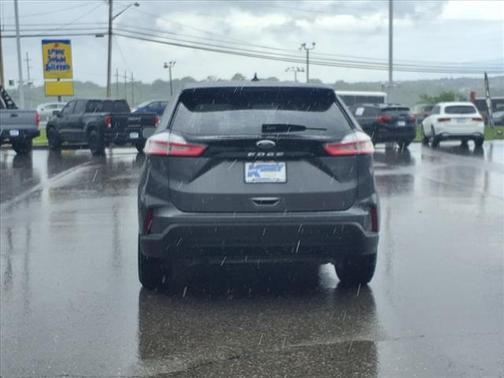 2021 Ford Edge SE