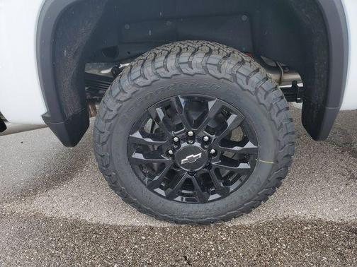 Summit White 2026 Chevrolet Silverado 2500 LTZ
