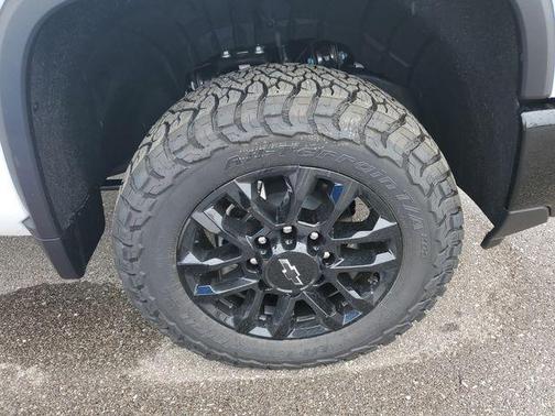 Summit White 2026 Chevrolet Silverado 2500 LTZ
