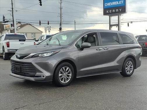 2023 Toyota Sienna XLE